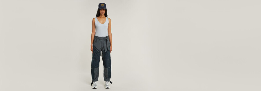pantaloni cargo tono su tono