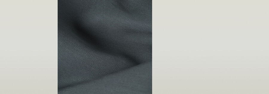 pantaloni cargo tono su tono