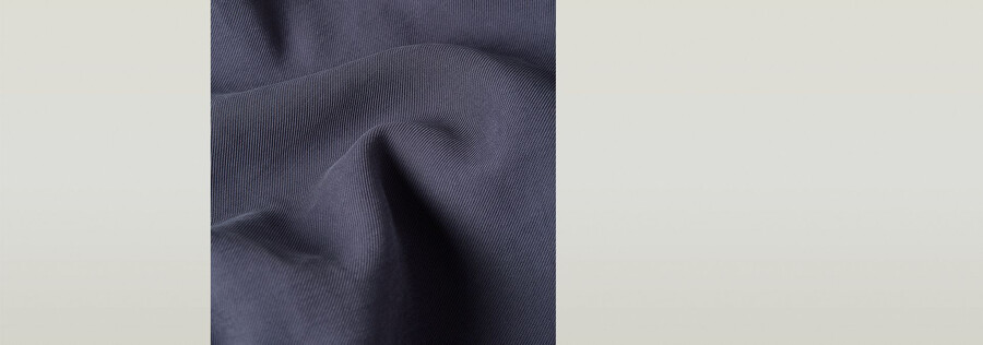 pantaloni cargo tono su tono