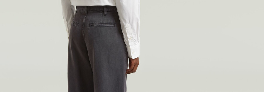pantaloni larghi a pieghe