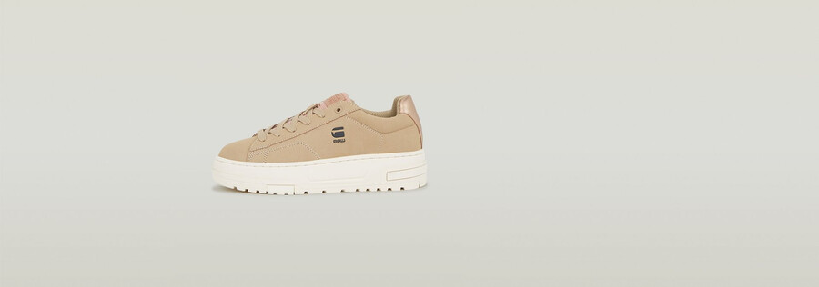lhana ii met sneakers