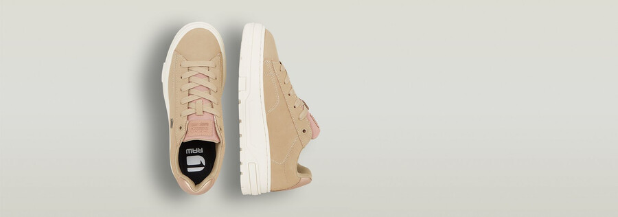 lhana ii met sneakers