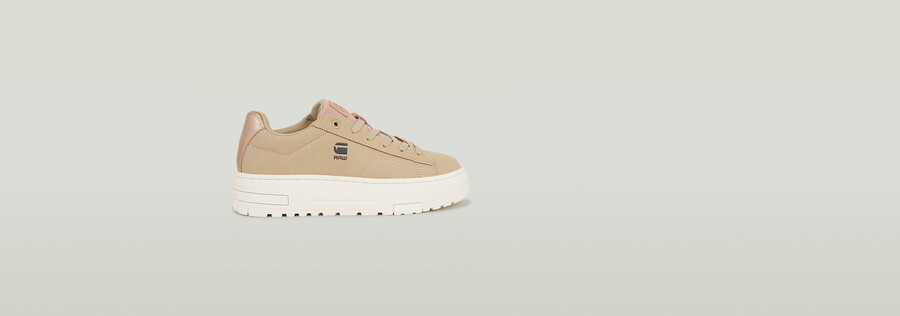 lhana ii met sneakers