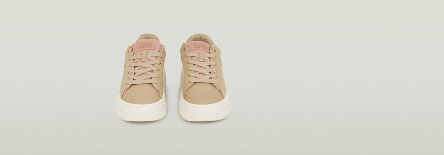 lhana ii met sneakers
