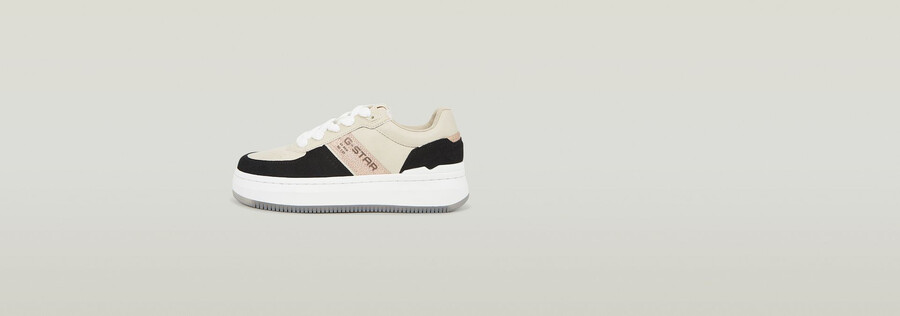 eve met sneakers