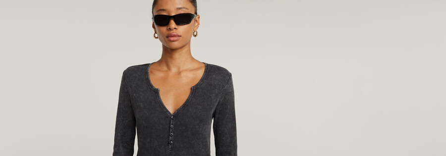 top henley slim con scollo a v profondo e tinto in capo