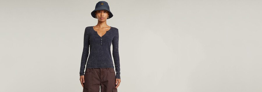 top henley slim con scollo a v profondo e tinto in capo