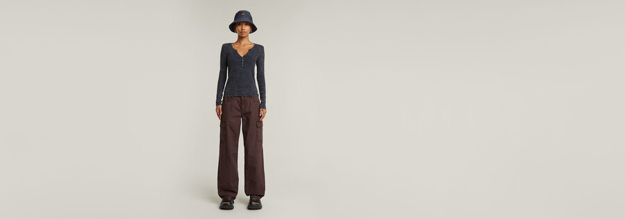 top henley slim con scollo a v profondo e tinto in capo