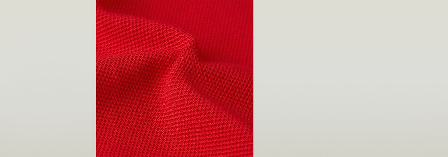 polo a righe con logo sul petto