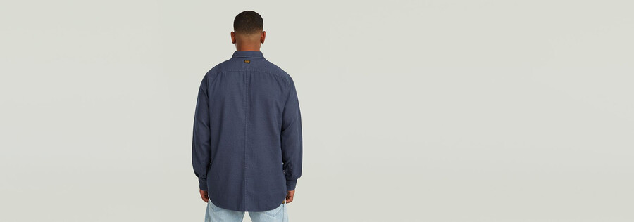 camicia regolare con tasca a pannelli