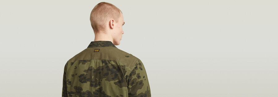 camicia regolare con tasca cargo