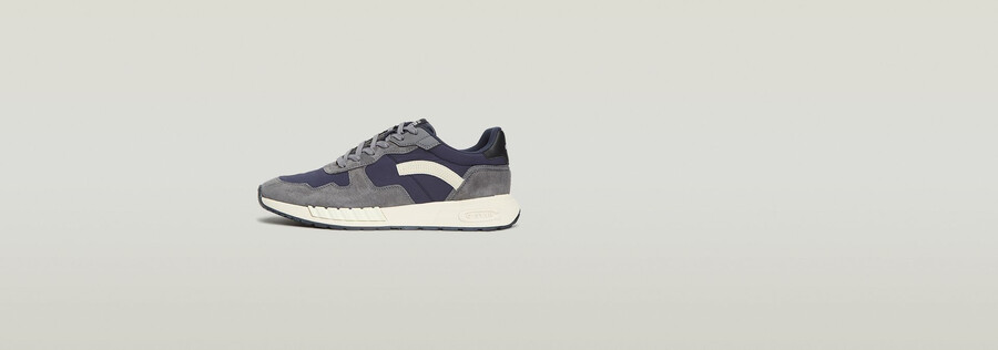 sneakers aver contrast