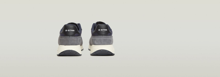sneakers aver contrast