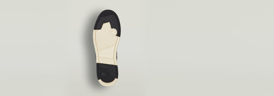 sneakers rine ctr