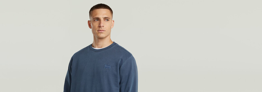 maglione con logo sovratinto
