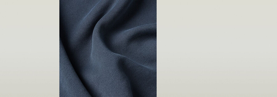 maglione con logo sovratinto