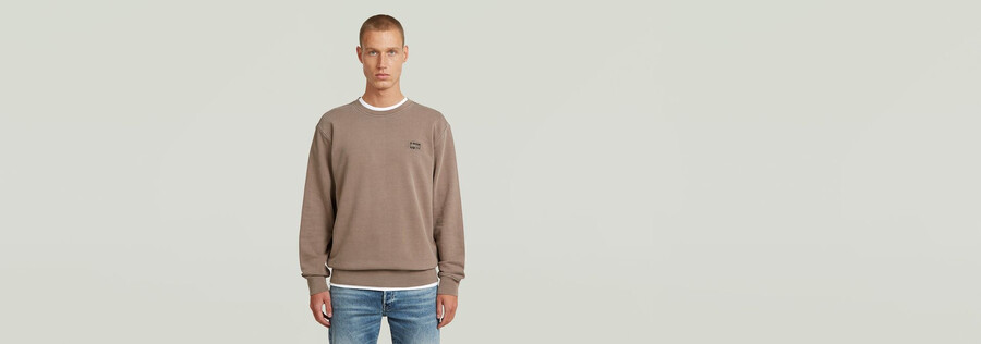 maglione con logo sovratinto