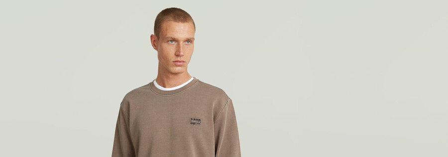 maglione con logo sovratinto