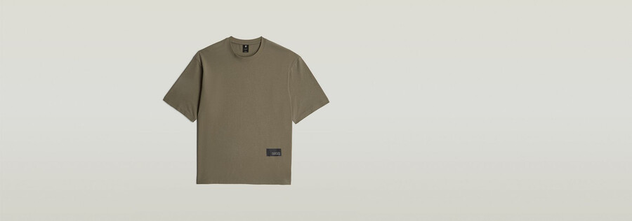maglietta squadrata con distintivo