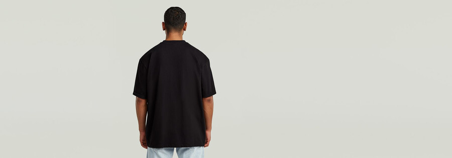 t-shirt rilassata con grafica multi-tecnica