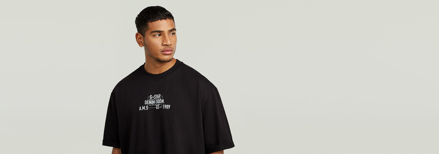 t-shirt rilassata con grafica multi-tecnica